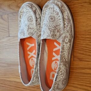 Roxy Women's Patterned Cream Slip-On Sneakers